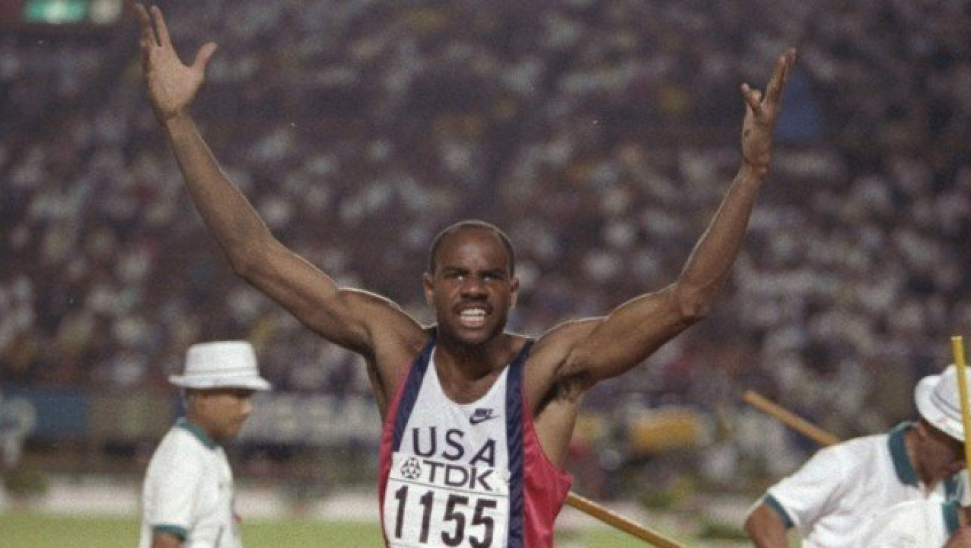 Το ακατάρριπτο ρεκόρ του Πάουελ στο  μήκος! (video)