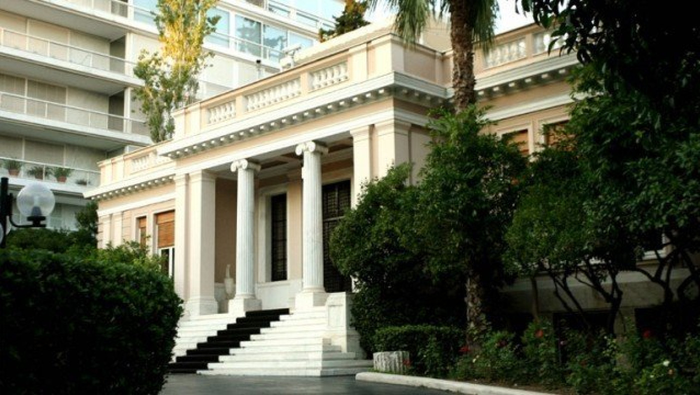 Οι βερμούδες και τα αθλητικά στο Μαξίμου έκαναν... έξαλλο τον Τσίπρα!