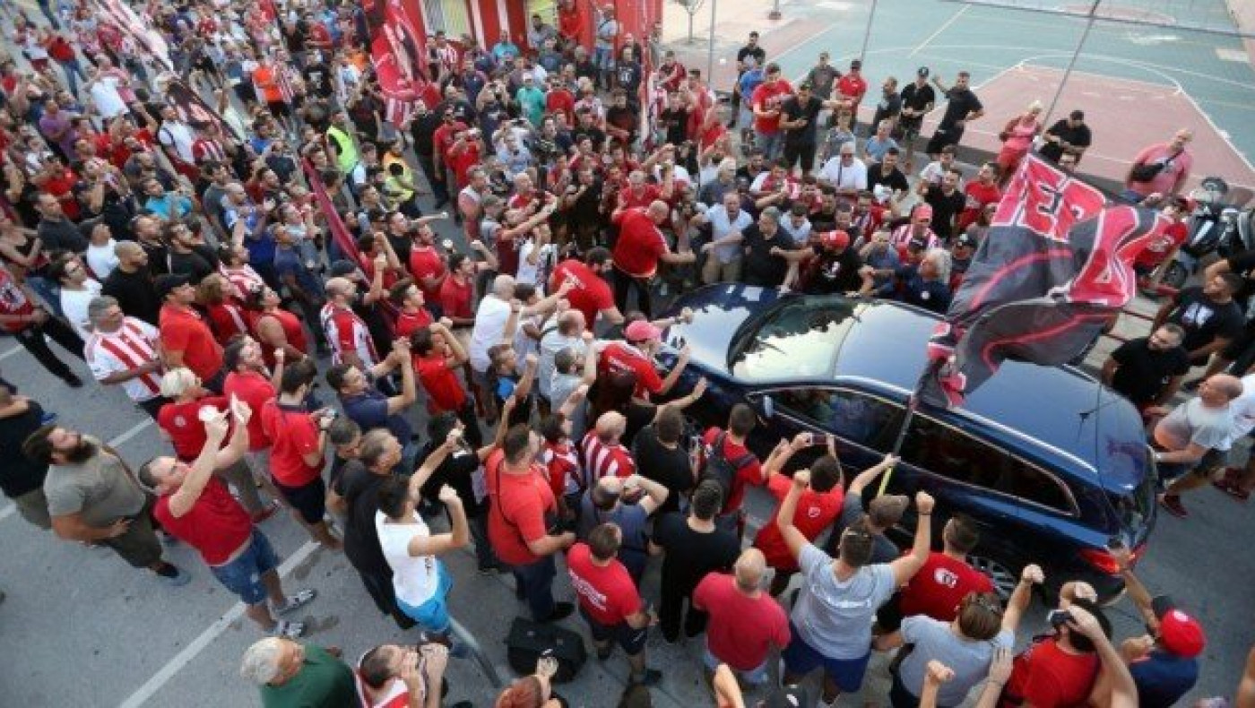 «Χαμός» στην άφιξη Καρντόσο έξω από το «Καραϊσκάκης»