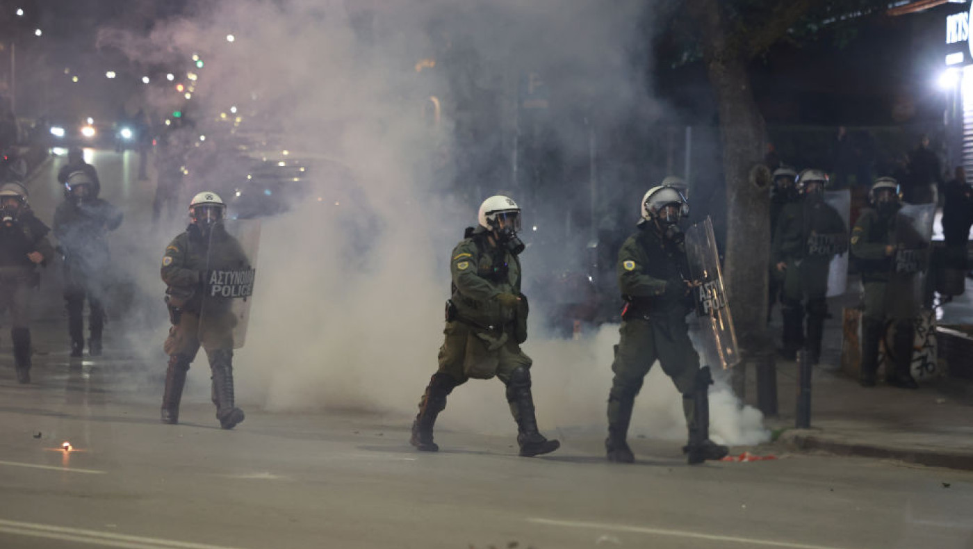 Συνδικαλιστής αστυνομικός: «Δακρυγόνα έφαγαν, δεν έφαγαν σφαίρες»