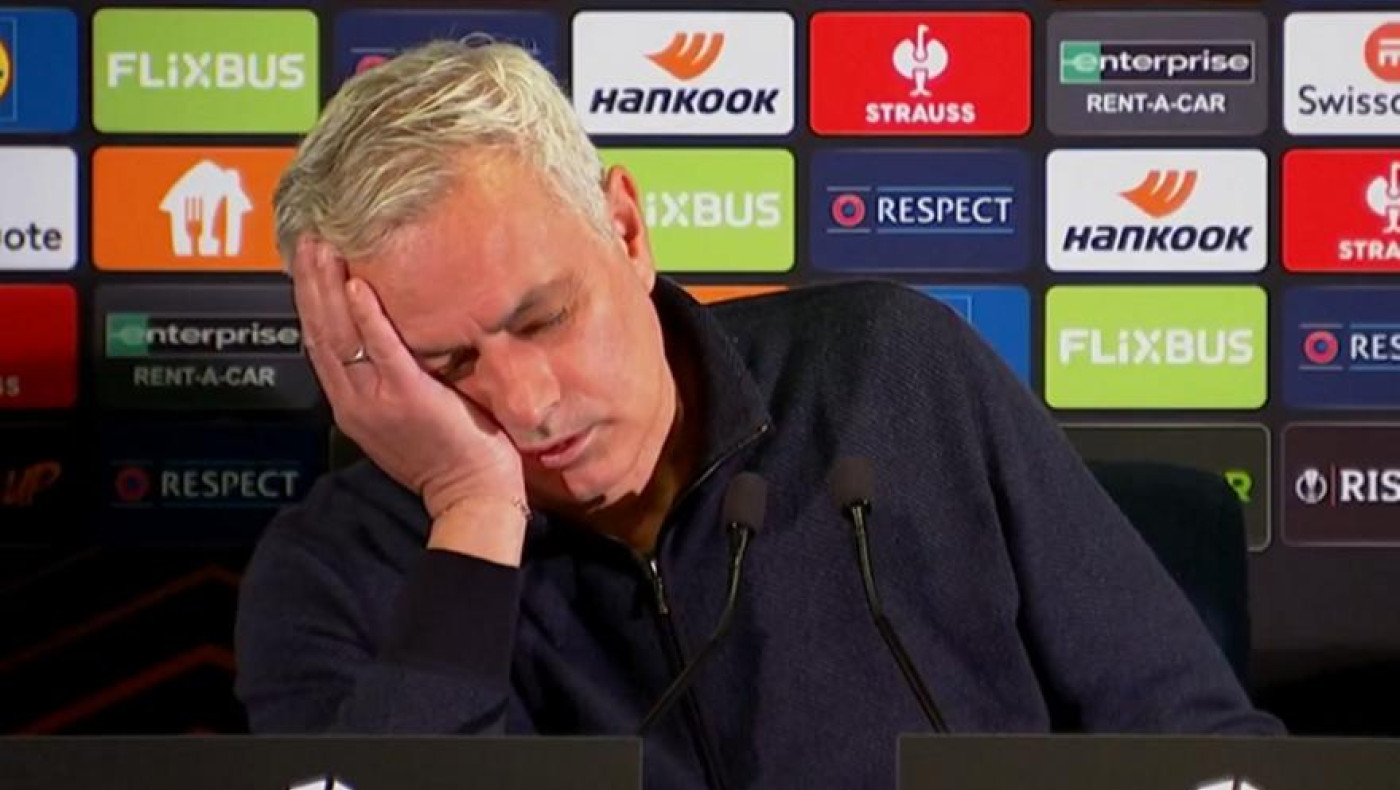 Θεούλης Μουρίνιο έκανε ότι τον πήρε ο ύπνος σε ερώτηση δημοσιογράφου