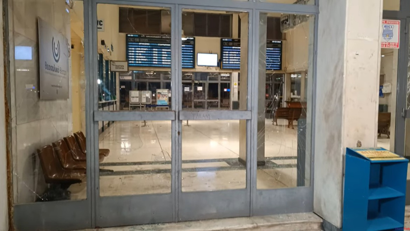 Πέταξαν πέτρες στον σταθμό του ΟΣΕ στη Λάρισα