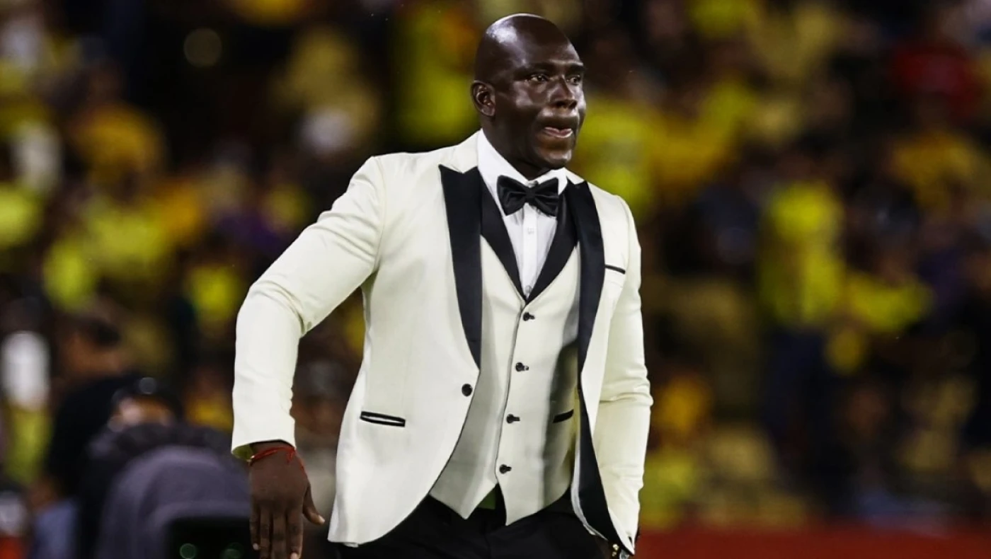 Copa Libertadores: Προπονητής εμφανίστηκε στον πάγκο με σμόκιν