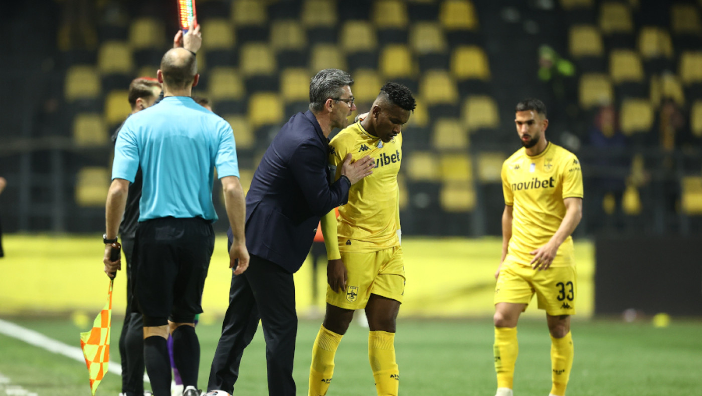 Ουζουνίδης: Τι είπε στους παίκτες του Άρη μετά τη νίκη επί Ατρόμητου