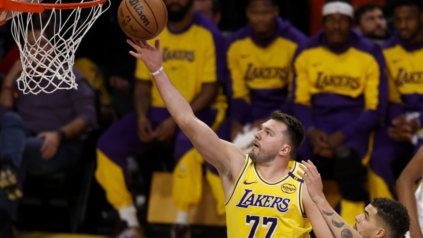 NBA: Εκπληκτικοί Θάντερς, διπλάρα των Λέικερς στο Μιλγουόκι