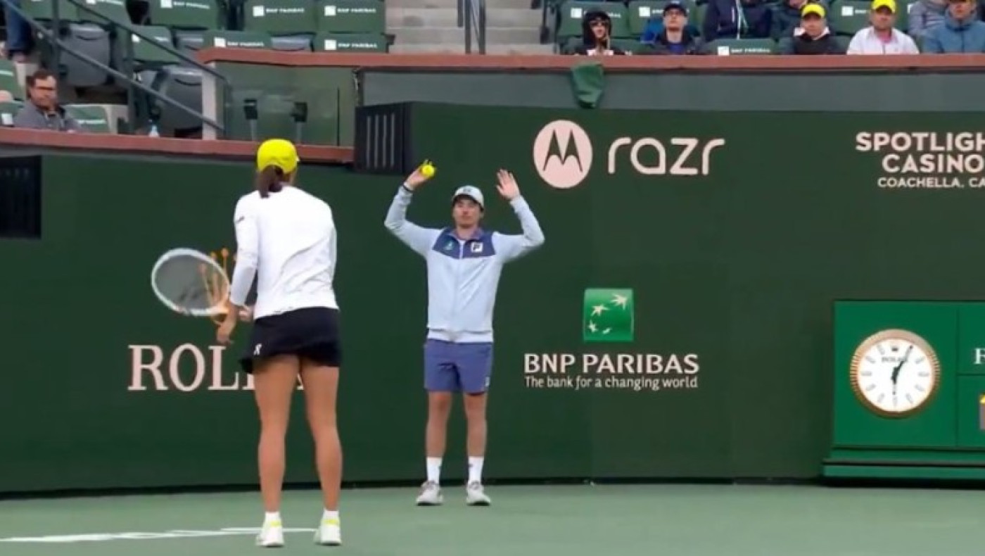 Indian Wells: Η Σβιόντεκ πέταξε το μπαλάκι του τένις σε ball boy!