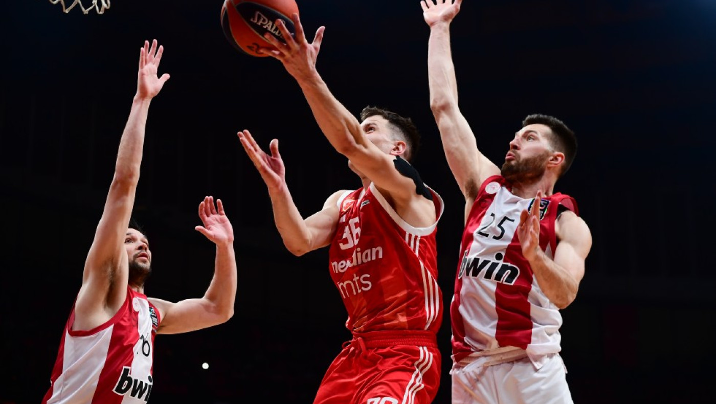 Ηττήθηκε ο Ολυμπιακός από τον Ερυθρό Αστέρα αλλά παραμένει πρώτος