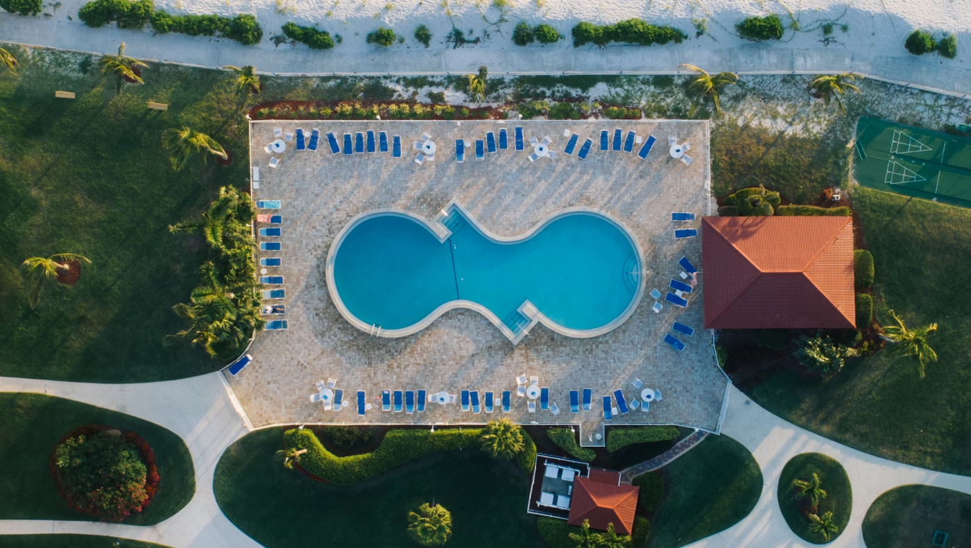 «Ζαλίζουν» οι ξαπλώστρες στη Μύκονο - Ακριβότερες κι από το Ντουμπάι