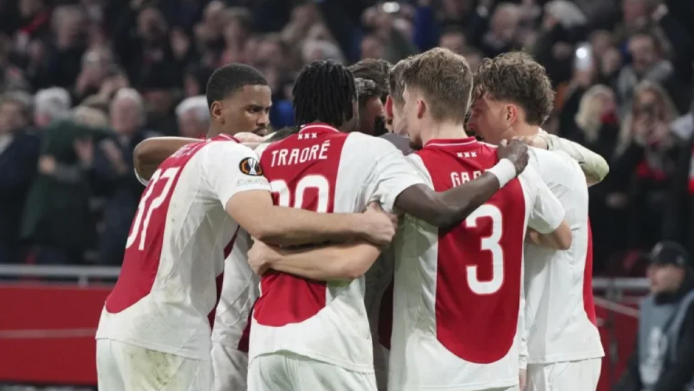 Κόκκινος: Πληρώνει πολύ καλά το διπλό του Άγιαξ...