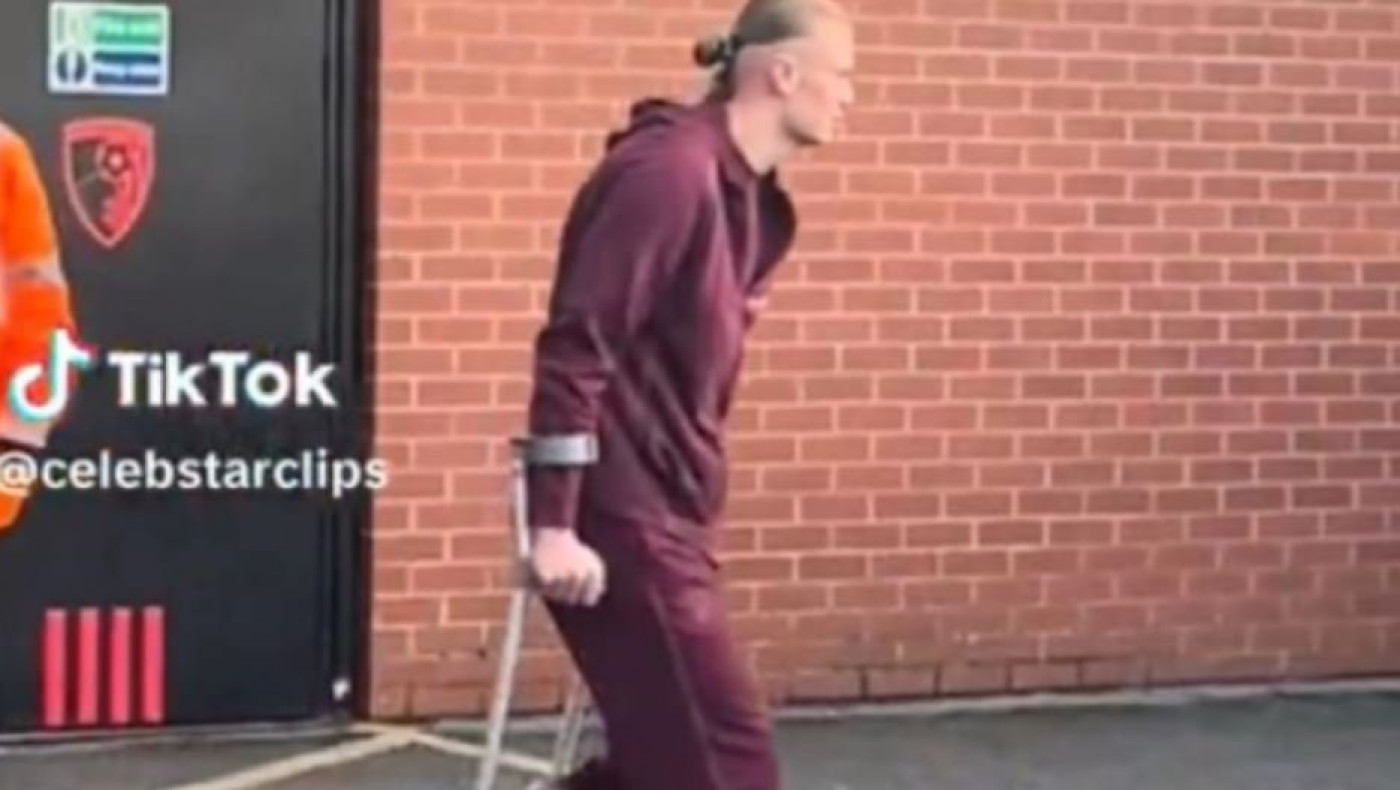 Μεγάλη ανησυχία στη Σίτι με Χάαλαντ, αποχώρησε από το γήπεδο με πατερίτσες και μπότα