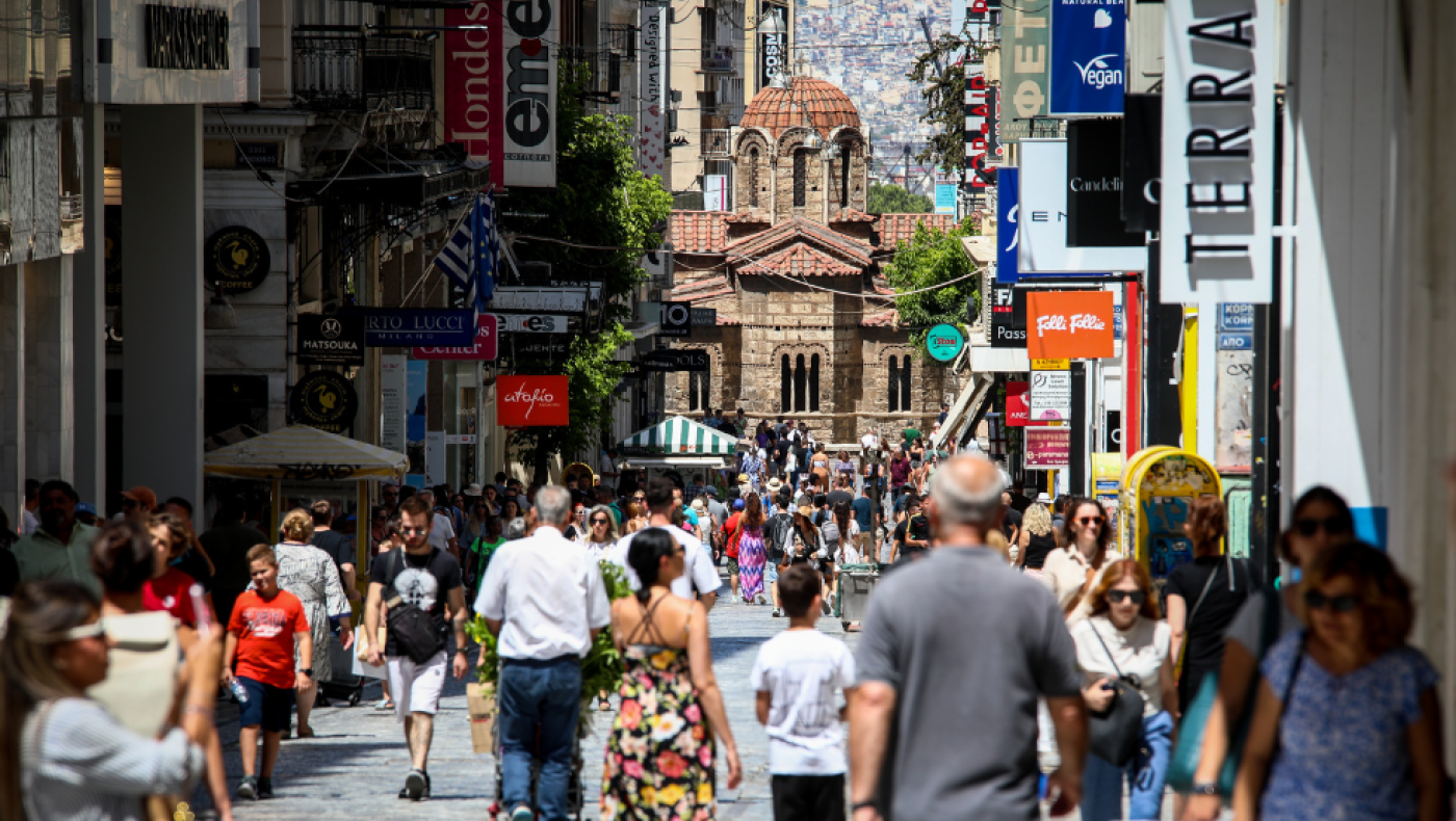 Το ωράριο καταστημάτων για το Πάσχα: Ποια Κυριακή θα είναι ανοιχτά