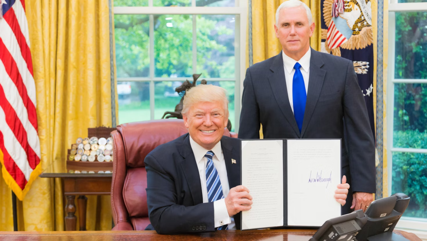 ΗΠΑ: Πώς «δένει» την Ουκρανία εφ' όρου ζωής ο Τραμπ