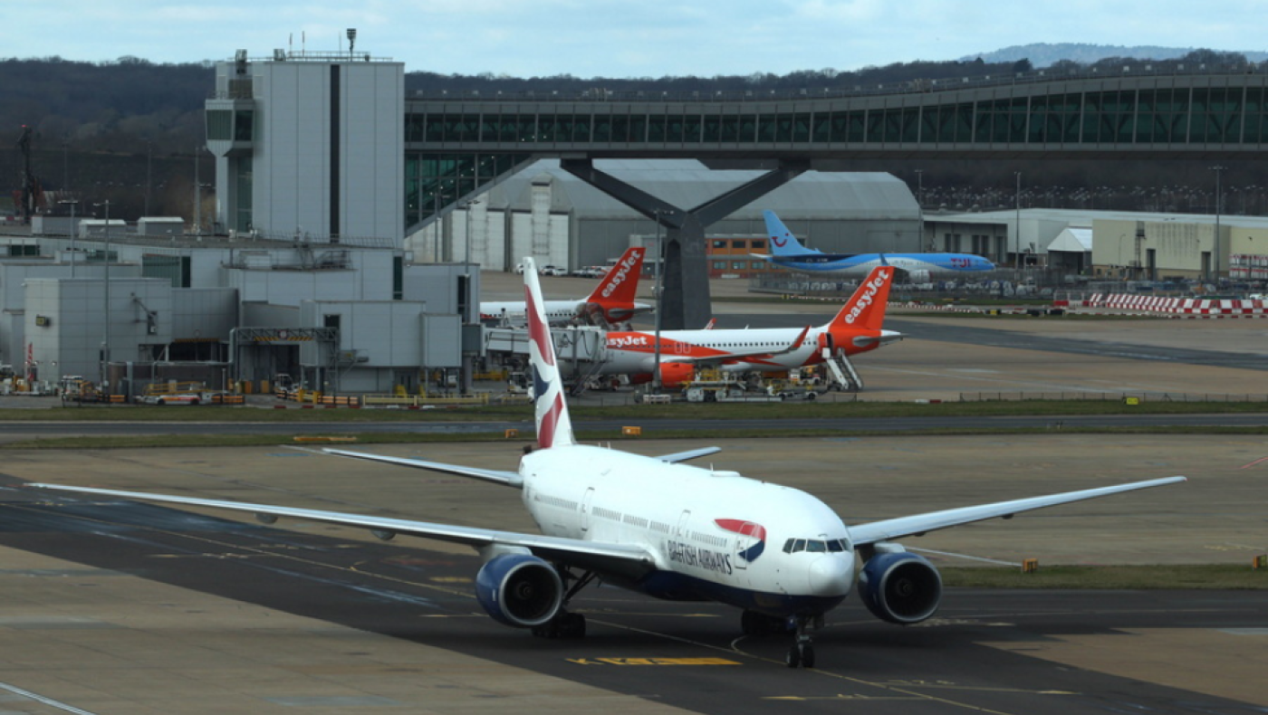 Βρετανία: Ξεκινάει σήμερα η υποχρεωτική έκδοση ηλεκτρονικής ταξιδιωτικής άδειας για τους Ευρωπαίους