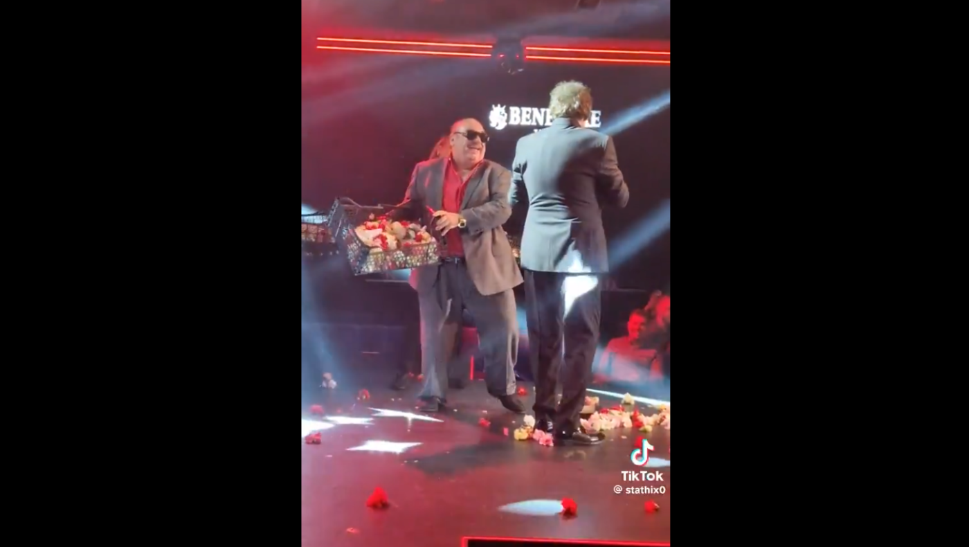 Απίθανος τύπος στα μπουζούκια: Έριχνε στον Αντύπα κασόνια με λουλούδια!