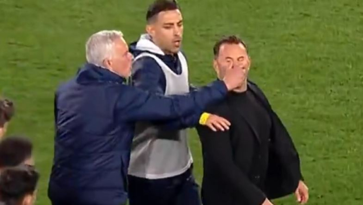 ΕΠΟΣ Μουρίνιο: Αποκλείστηκε από τη Γαλατά και έπιασε τη μύτη του αντίπαλου προπονητή!