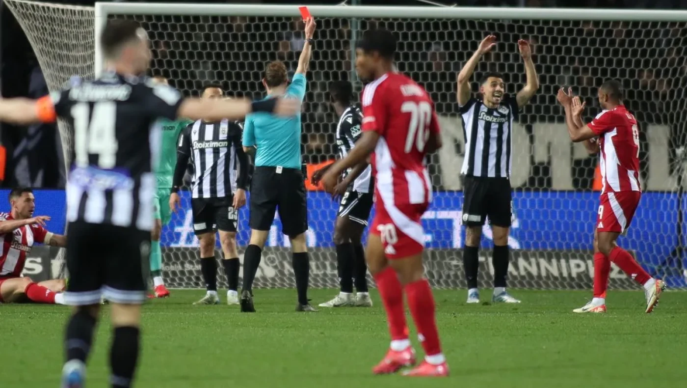 ΠΑΟΚ: Έμεινε με δέκα παίκτες λόγω αποβολής του Καμαρά