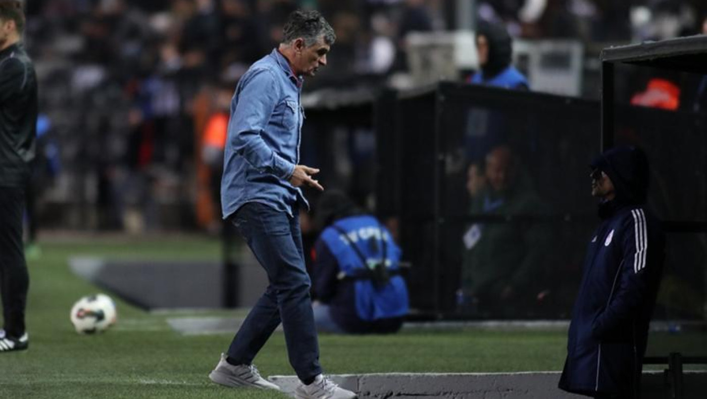 Έφυγε από τον πάγκο πριν τελειώσει το ημίχρονο ο Μεντιλίμπαρ!