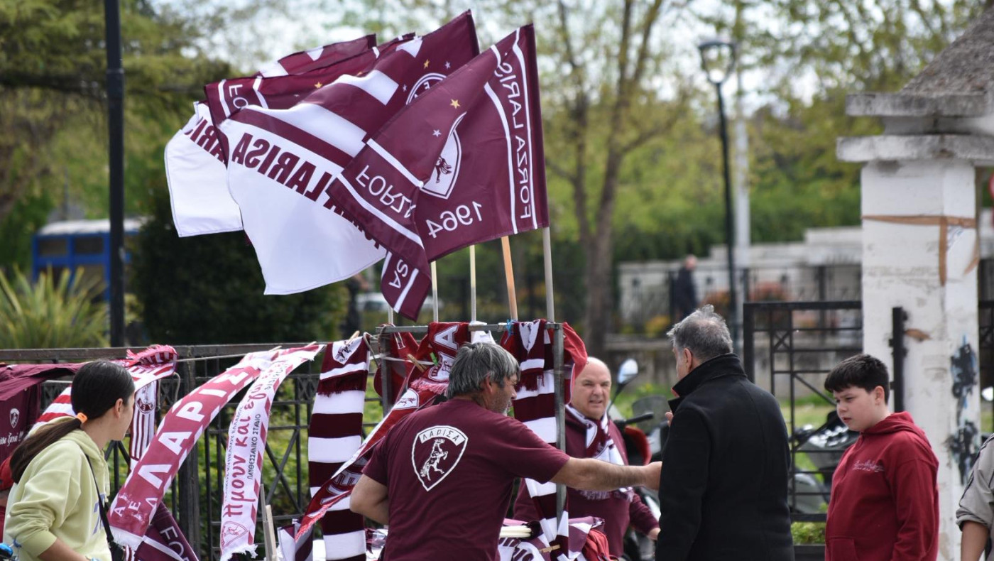 ΑΕΛ: Πλήθος κόσμου στο Αλκαζάρ αποθέωσε τους πρωταθλητές