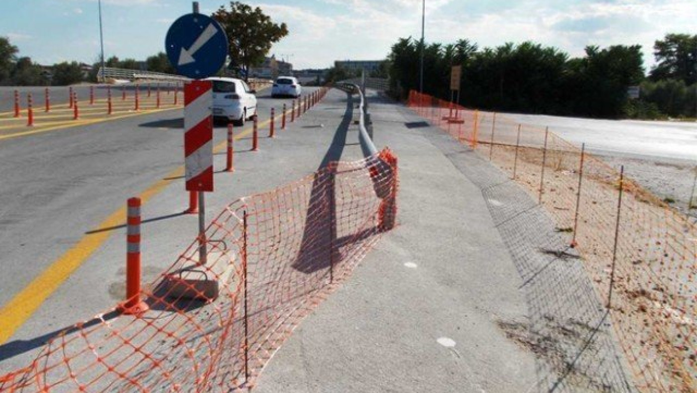 Ξεκίνησαν οι εργασίες στην επαρχιακή οδό Θεσσαλονίκης - Περαίας