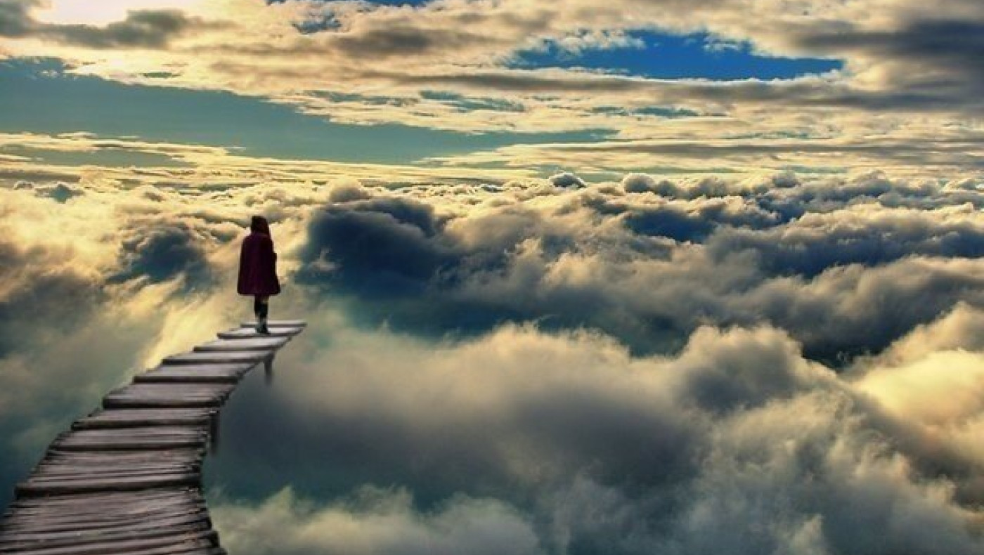 Μήπως πέσατε                        από τα σύννεφα;