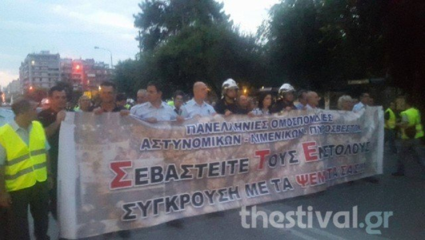 ΕΚΤΑΚΤΟ: Ξεκίνησε η πορεία των ενστόλων στο κέντρο της Θεσσαλονίκης