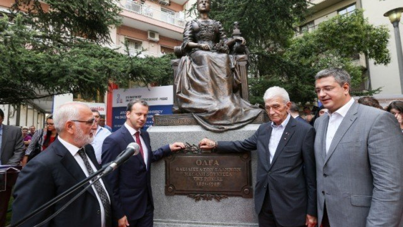 Τα αποκαλυπτήρια του αγάλματος της βασίλισσας Όλγας παρόντος Ιβάν