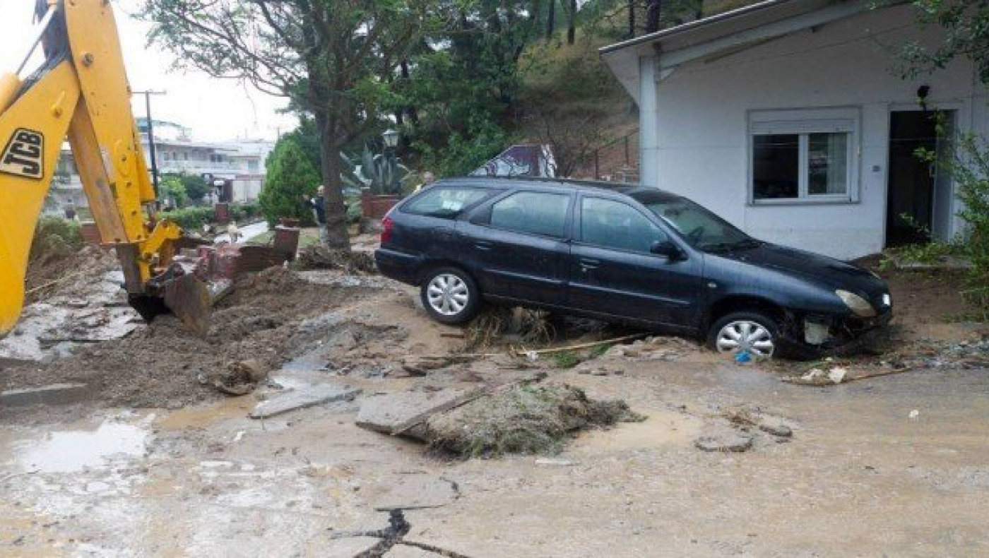 Προσφορά εμφιαλωμένου νερού στις πληγείσες περιοχές του Δ. Θερμαϊκού