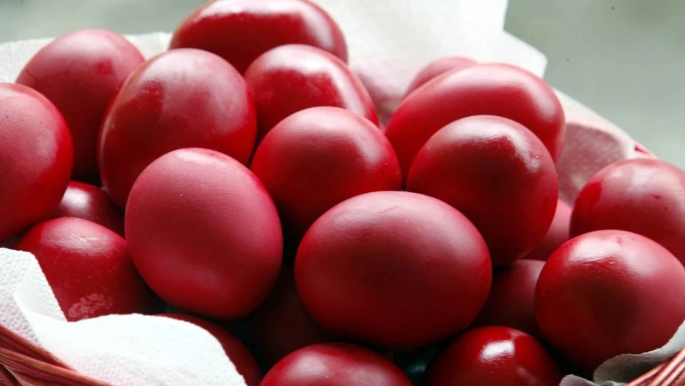 Μεγάλη Πέμπτη: Γιατί βάφουμε κόκκινα αυγά