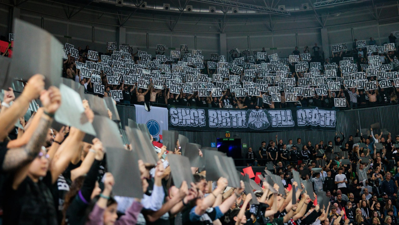 Εντυπωσιακή κερκίδα των φίλων του ΠΑΟΚ στην έδρα της Μπιλμπάο