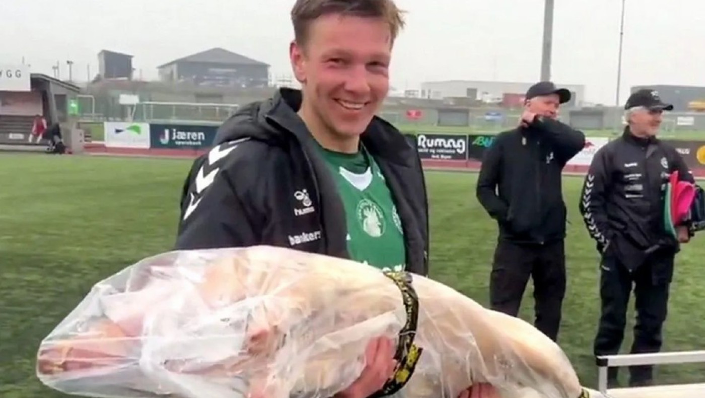 Πέτυχε χατ τρικ και κέρδισε ένα γουρούνι 23 κιλών