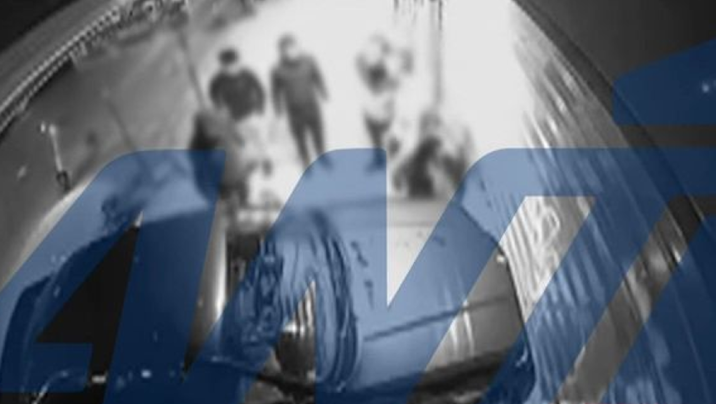 Θεσσαλονίκη: ΙΧ σμπαράλιασε βιτρίνα καταστήματος - Καταστράφηκε εμπόρευμα