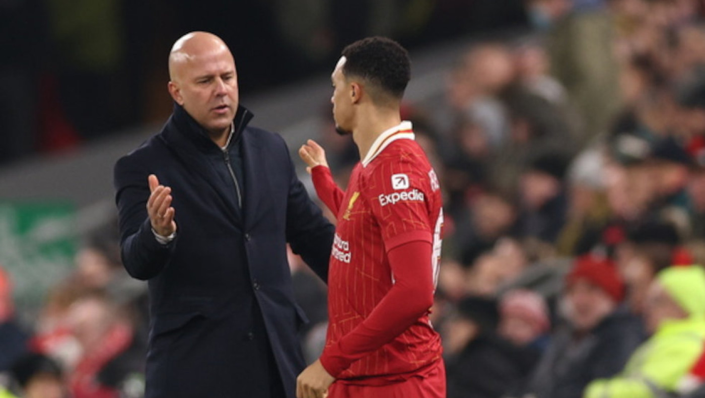 Σλοτ για Άρνολντ: «Είναι γελοίο να αμφισβητείται η αφοσίωσή του»