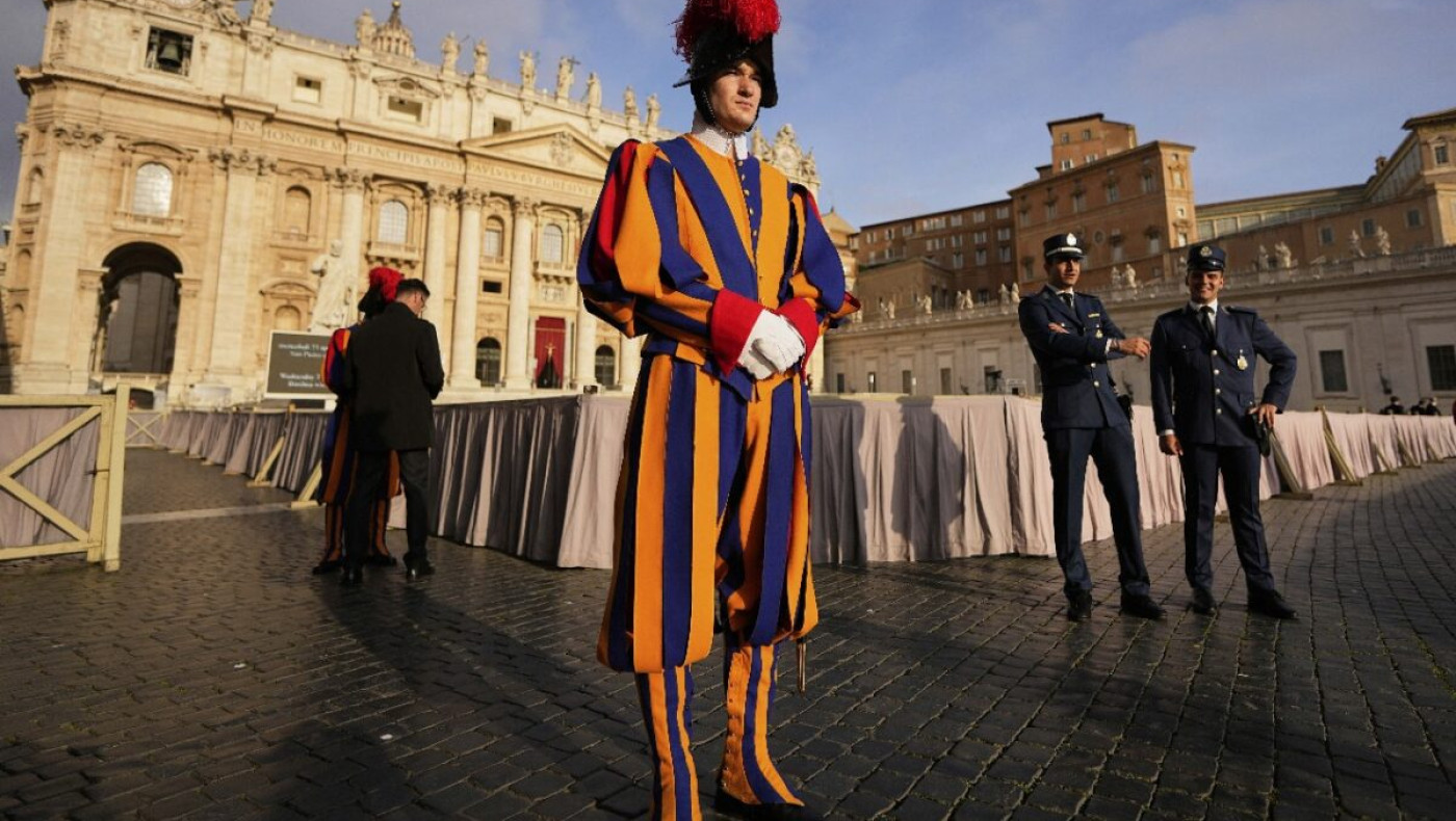 Τι είναι η Ελβετική Φρουρά που προστατεύει τον Πάπα - Ο πιο παλιός στρατός του κόσμου