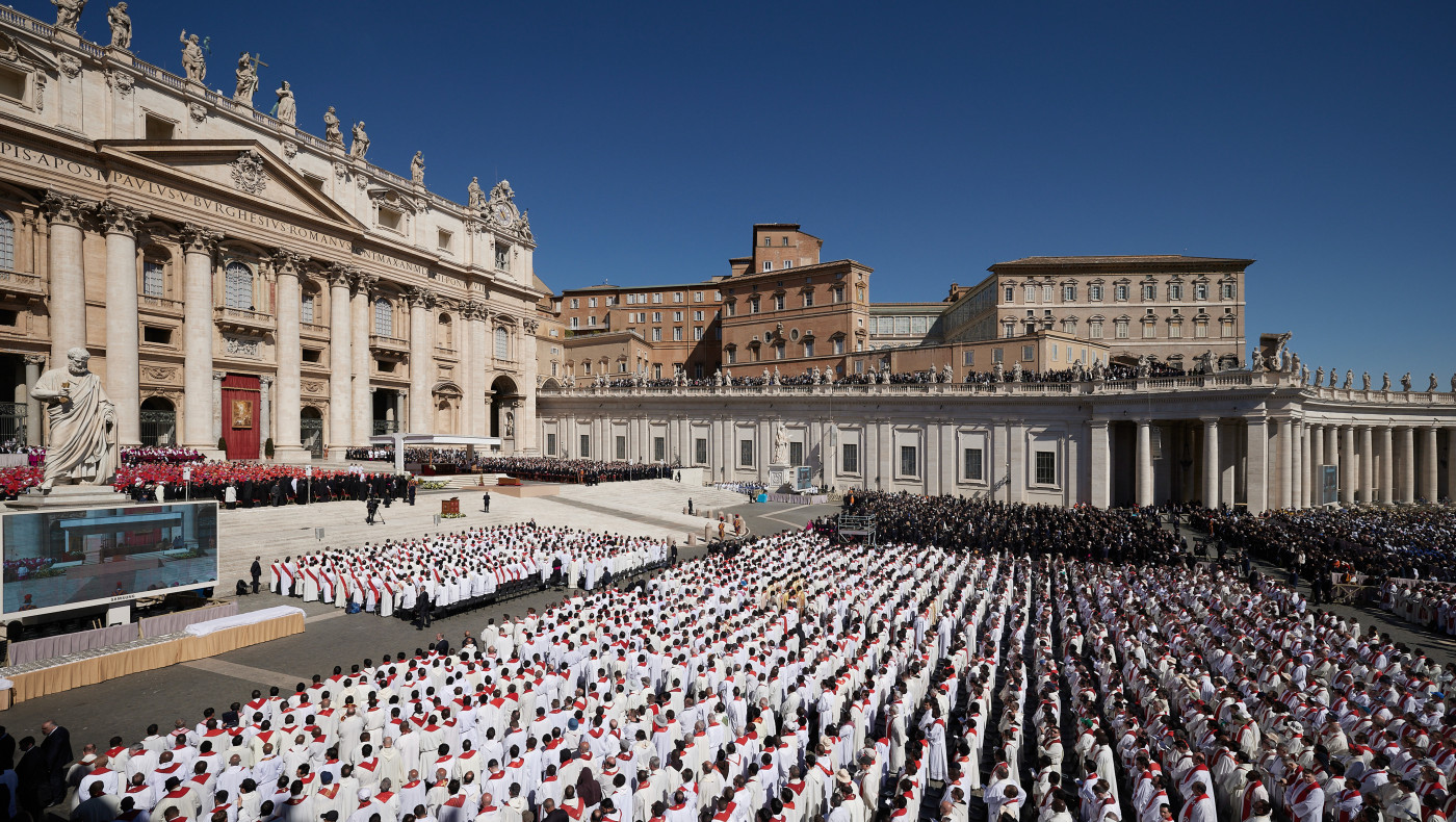 LIVE-Παρουσία προσκυνητών και ηγετών η κηδεία του πάπα - «Αστακός» το Βατικανό