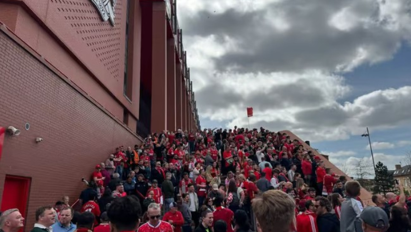 Λίβερπουλ-Τότεναμ: Πανηγύρι έξω από το Άνφιλντ ενόψει της φιέστας