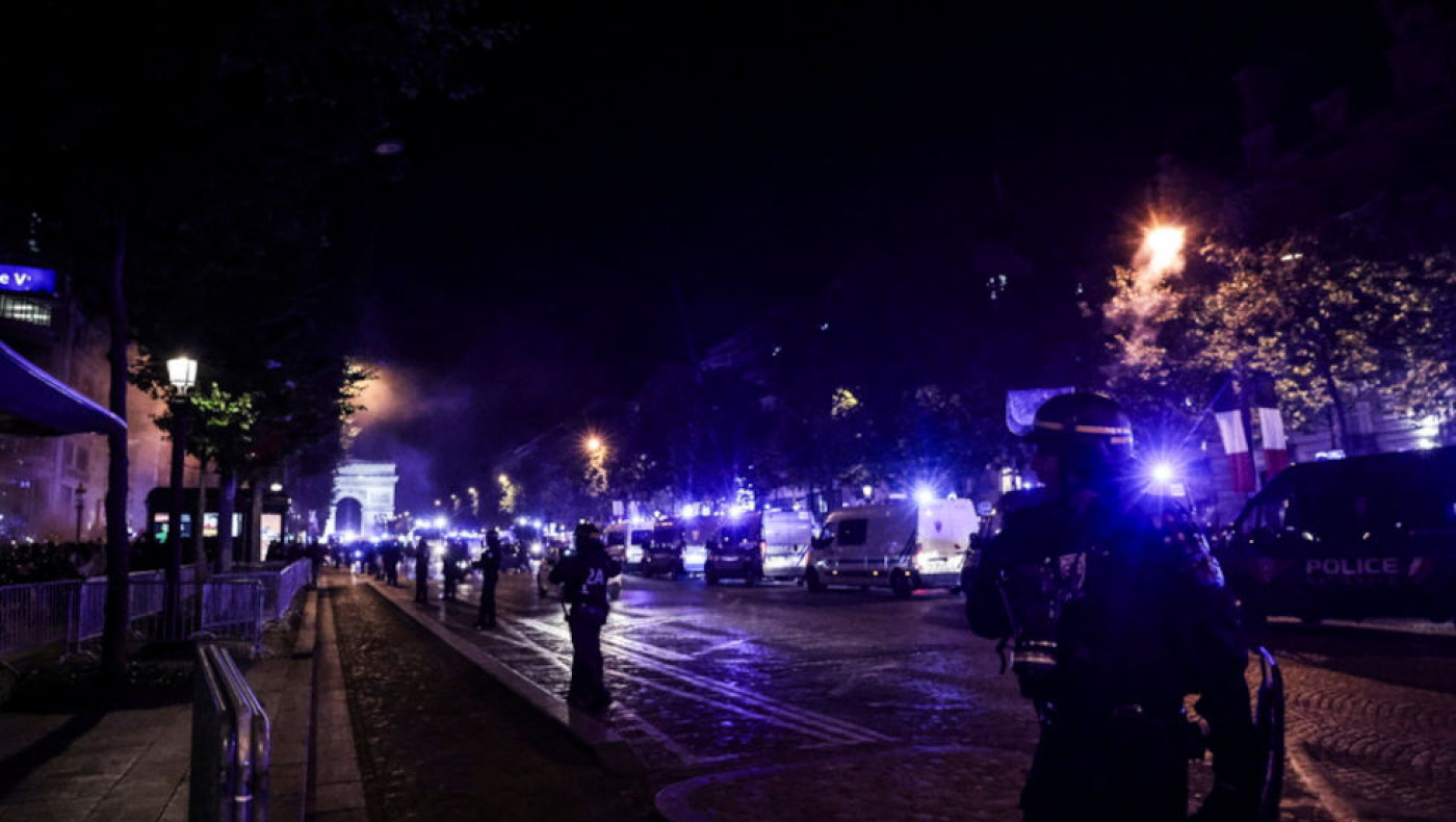 Παρί-Άρσεναλ: Χάος στο Παρίσι μετά τον ημιτελικό-Έσπασαν τζαμαρίες, έκαψαν αυτοκίνητα