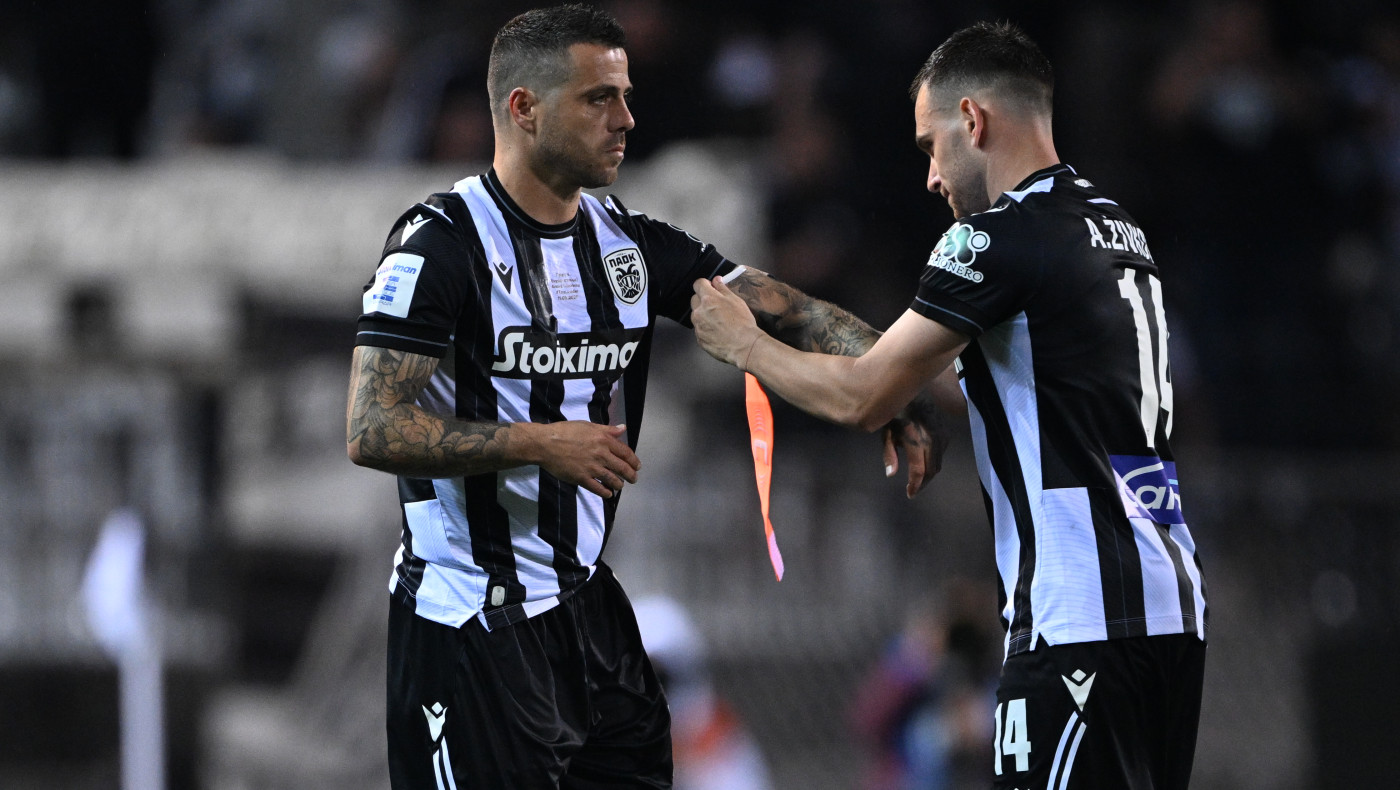 Η βράβευση της γυναικείας ομάδας ποδοσφαίρου του ΠΑΟΚ στον σπουδαίο Βιεϊρίνια