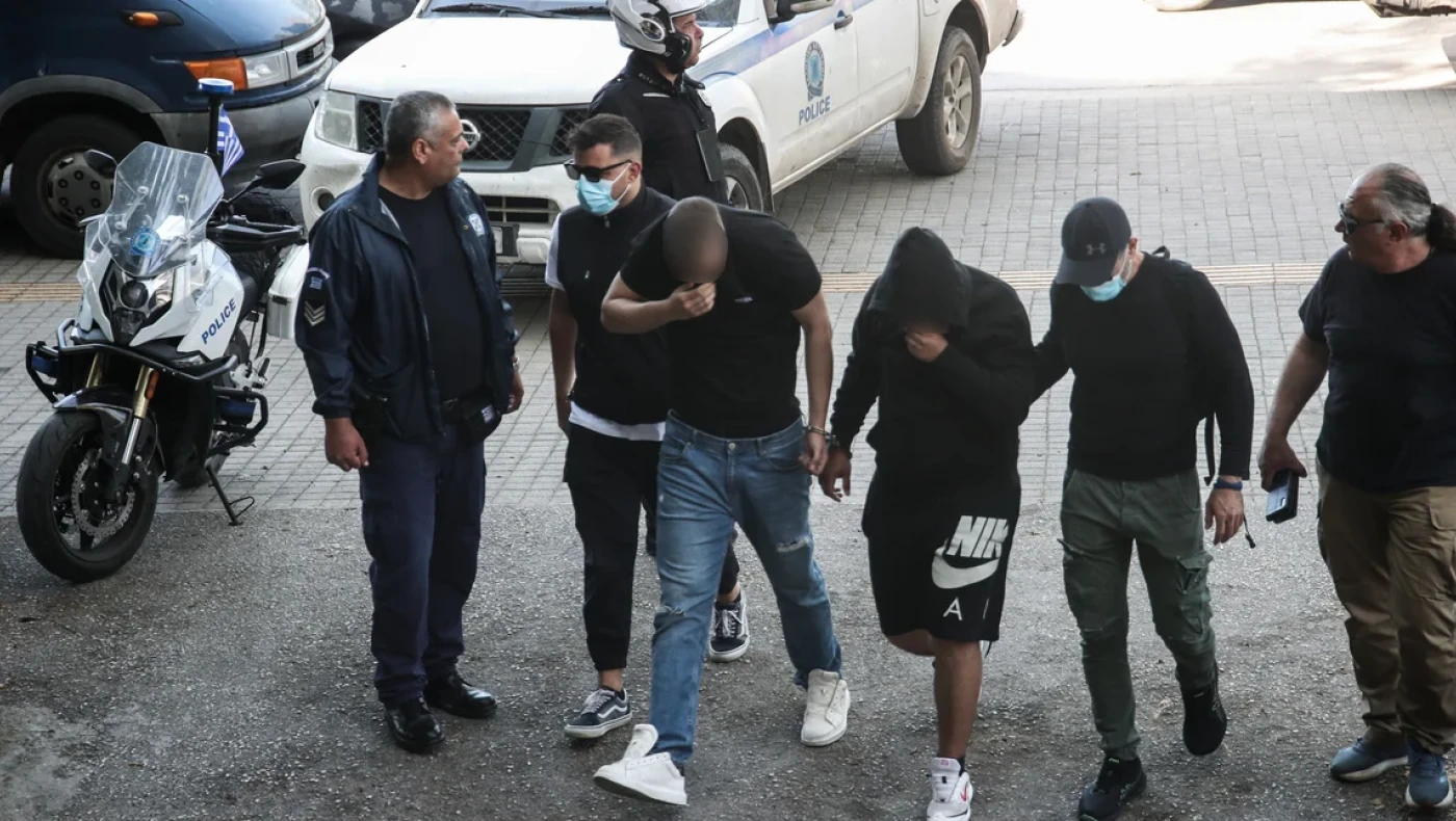 Ελεύθεροι υπό όρους οι 13 ανήλικοι μέλη της εθνικιστικής οργάνωσης στη Θεσσαλονίκη