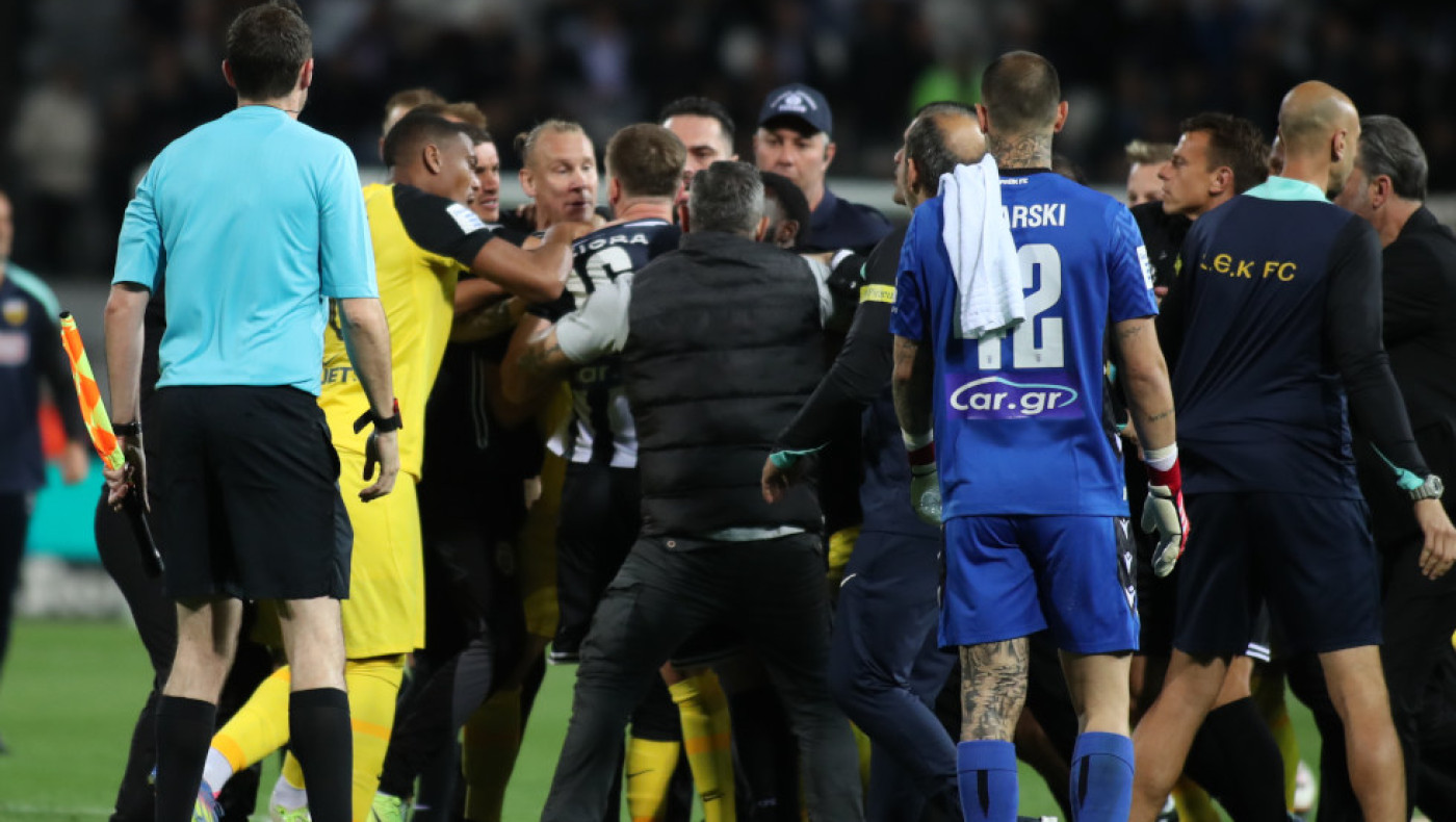 ΠΑΟΚ-ΑΕΚ: Ένταση μεταξύ των παικτών στο φινάλε του ημιχρόνου (vid)