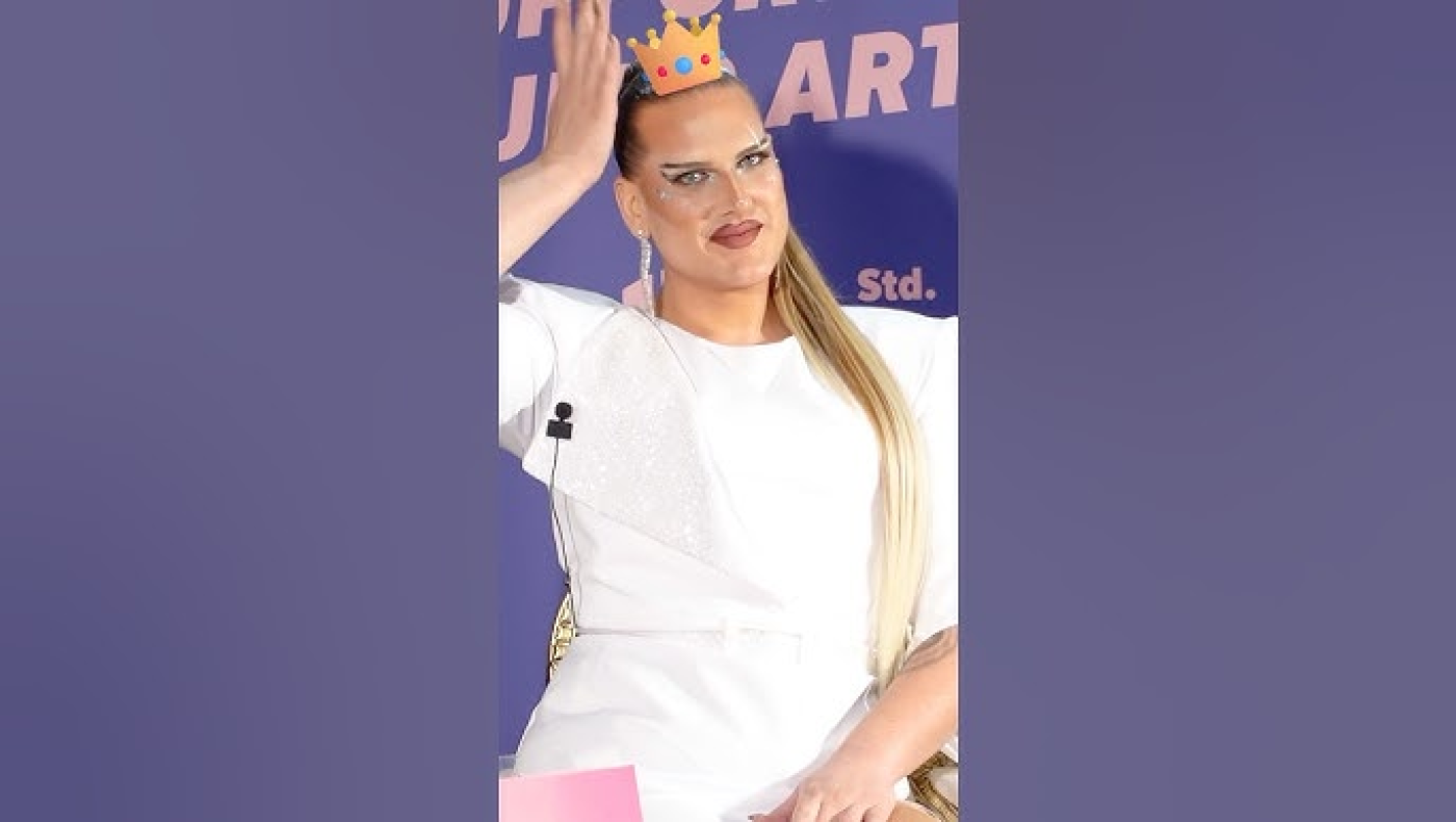 Ανδρομέδα Balls: Ποια είναι η Μις Ελλάς drag queen που εργάζεται ως δασκάλα