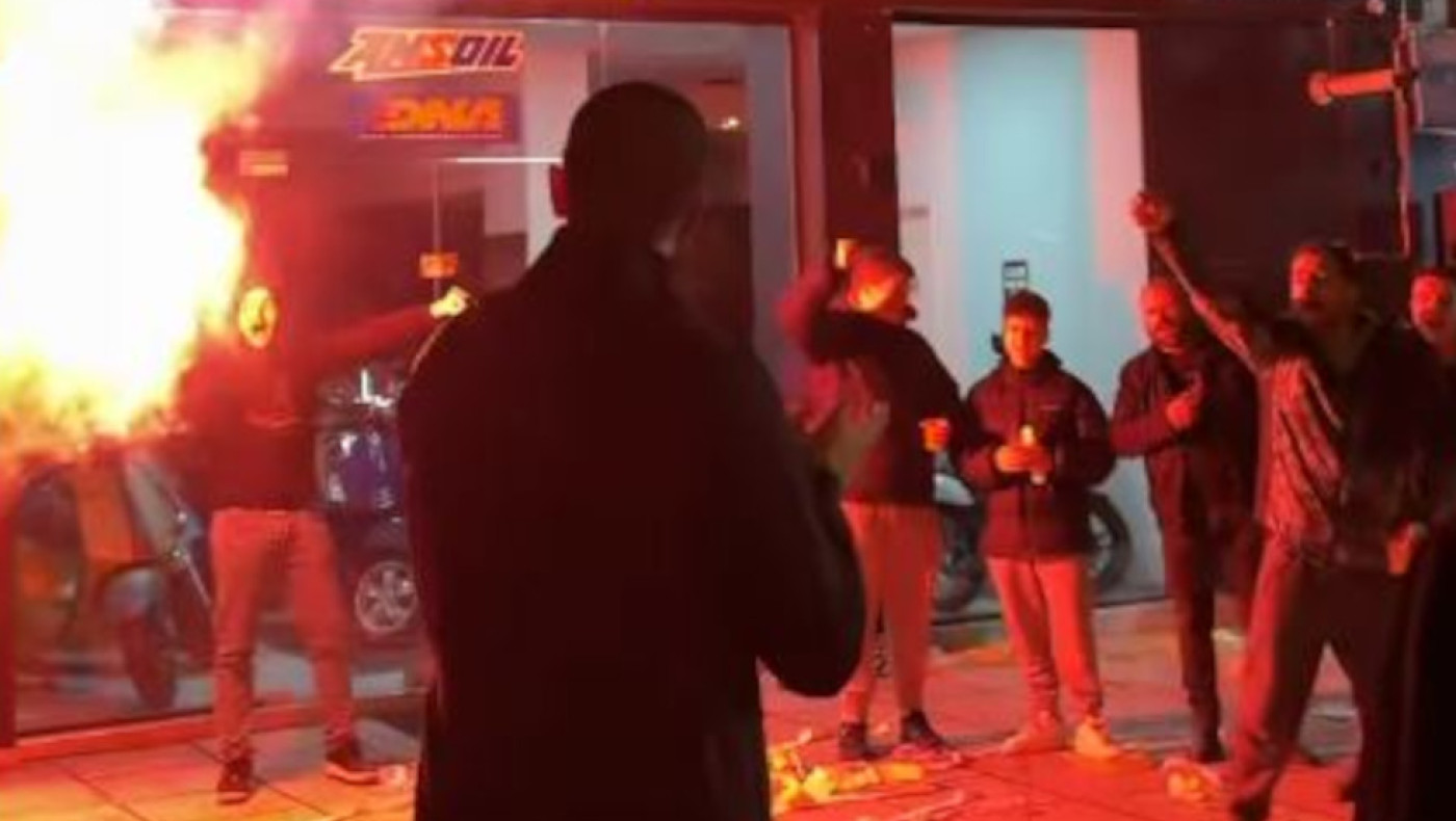 «Λούκα ψυχάρα»: Το αντίο στον Γκουγκεσασβίλι με συνθήματα και καπνογόνα (vid)