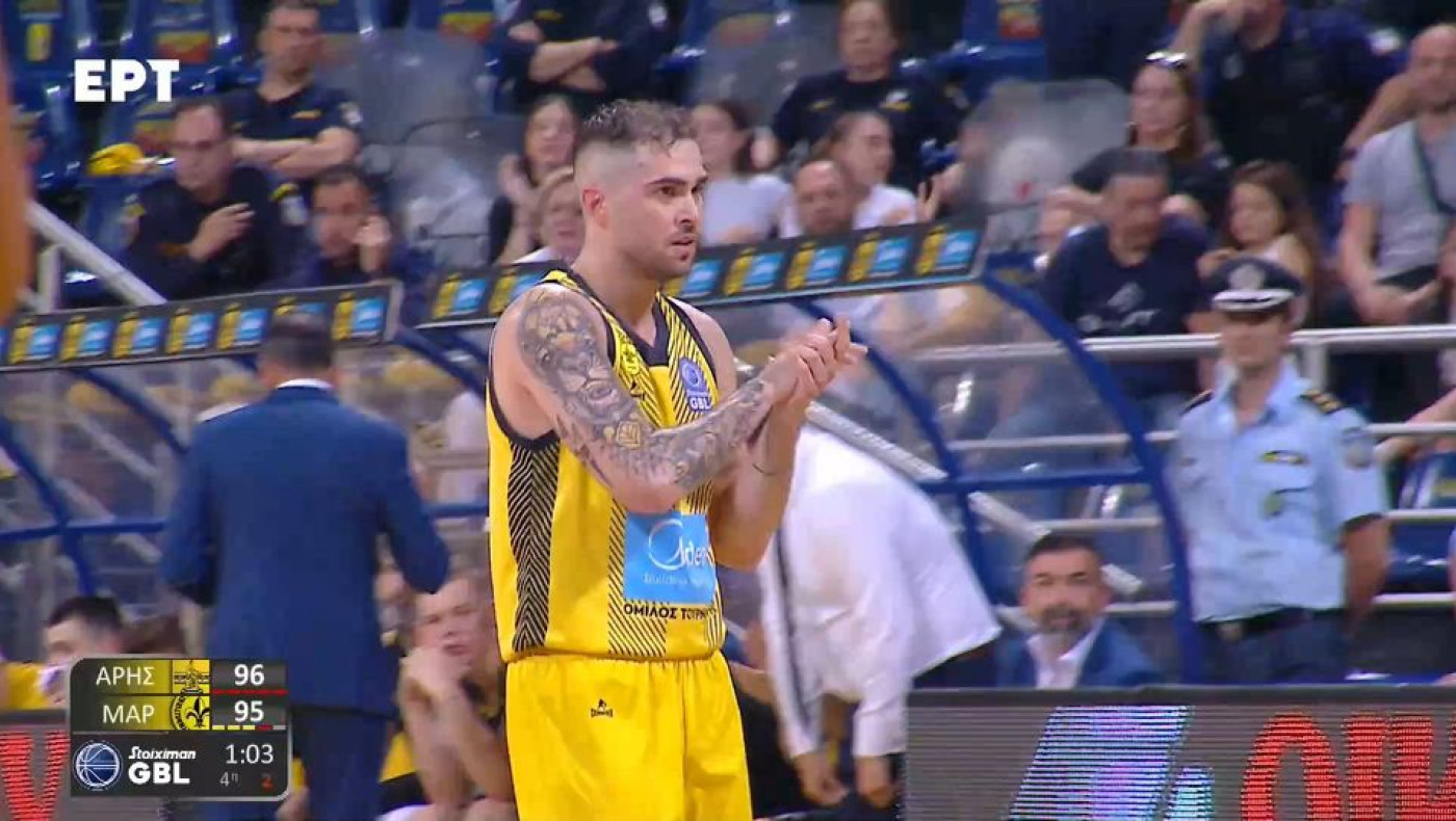 Άρης: Ο Τολιόπουλος αποθεώθηκε από τον κόσμο του Άρη στην τελευταία του παράσταση στη Θεσσαλονίκη