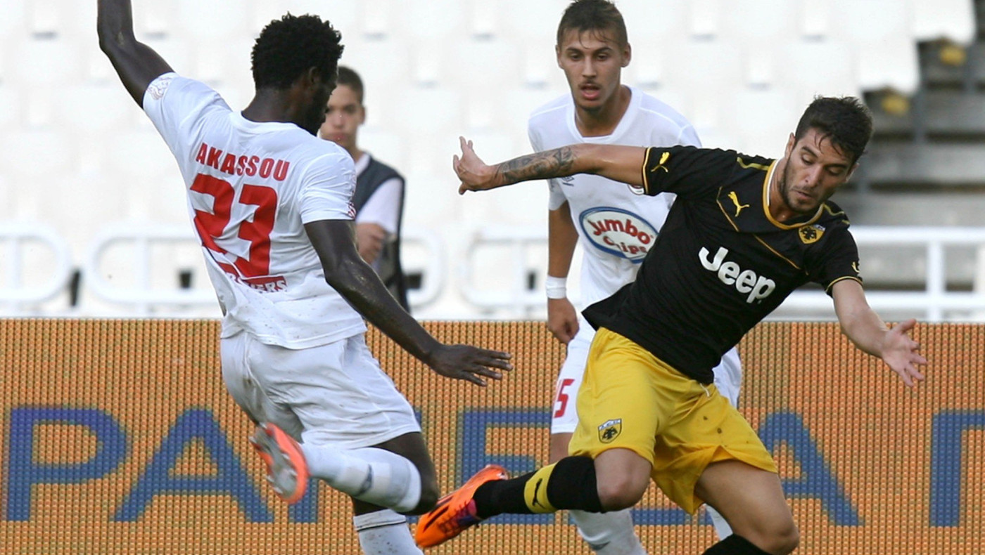 Επιμένει επιθετικά