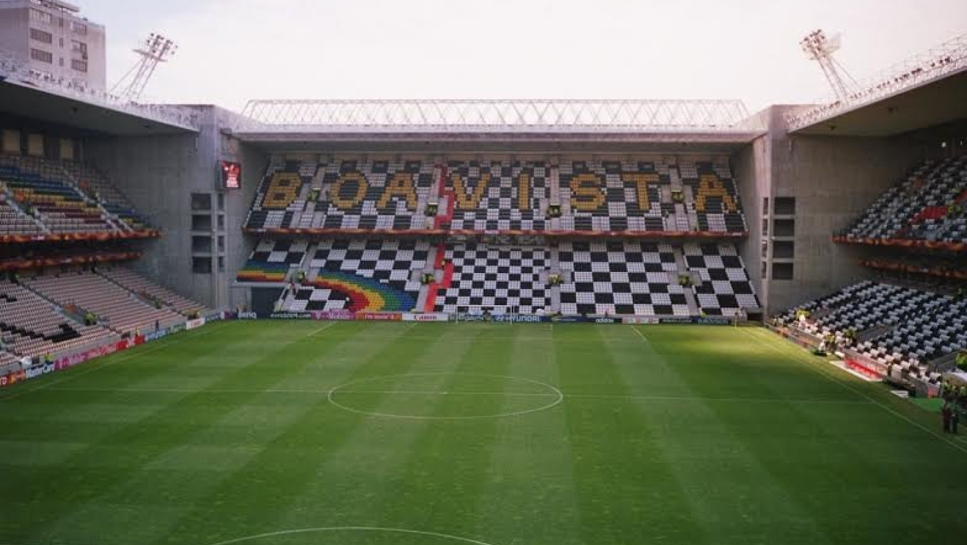 Το συνθετικό τερέν της Μποαβίστα