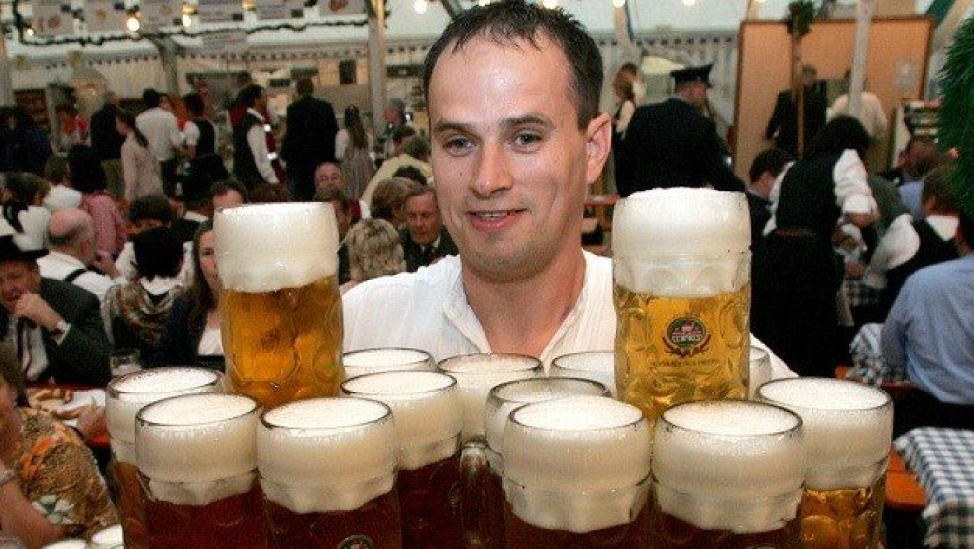 Παγκόσμιος... μπυροκουβαλητής (video)