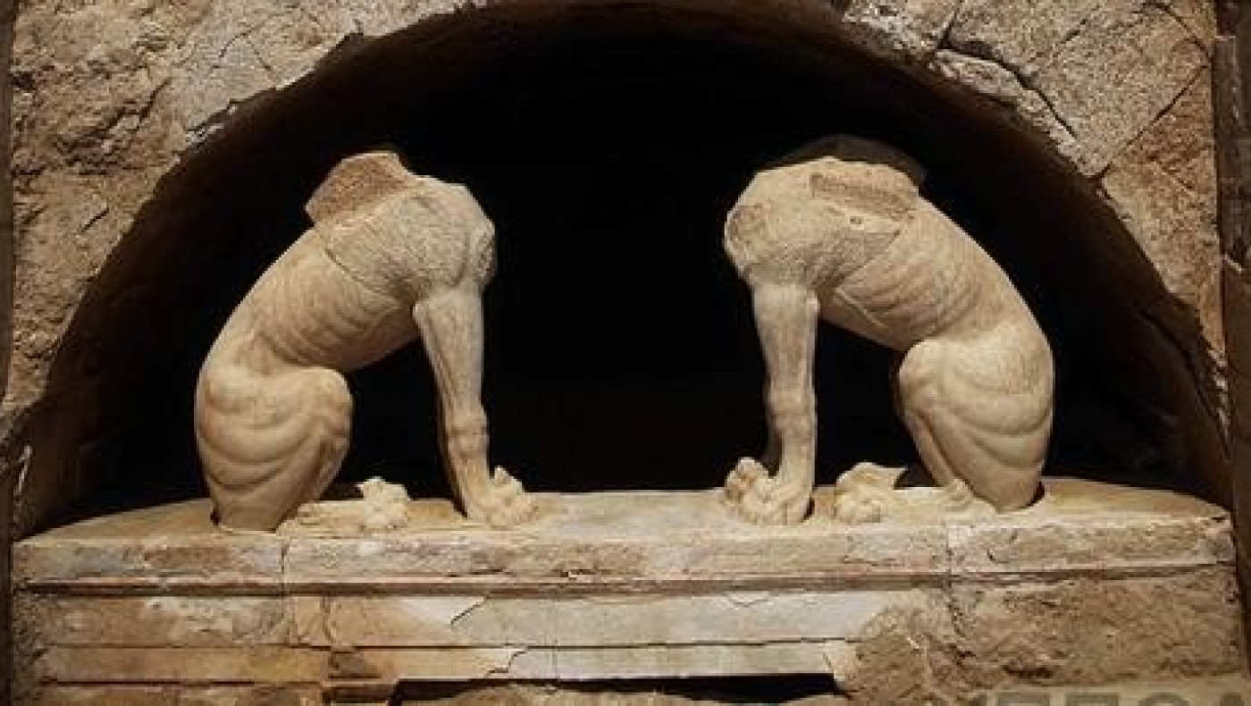 Βρέθηκαν δύο επιγραφές στον τάφο της Αμφίπολης