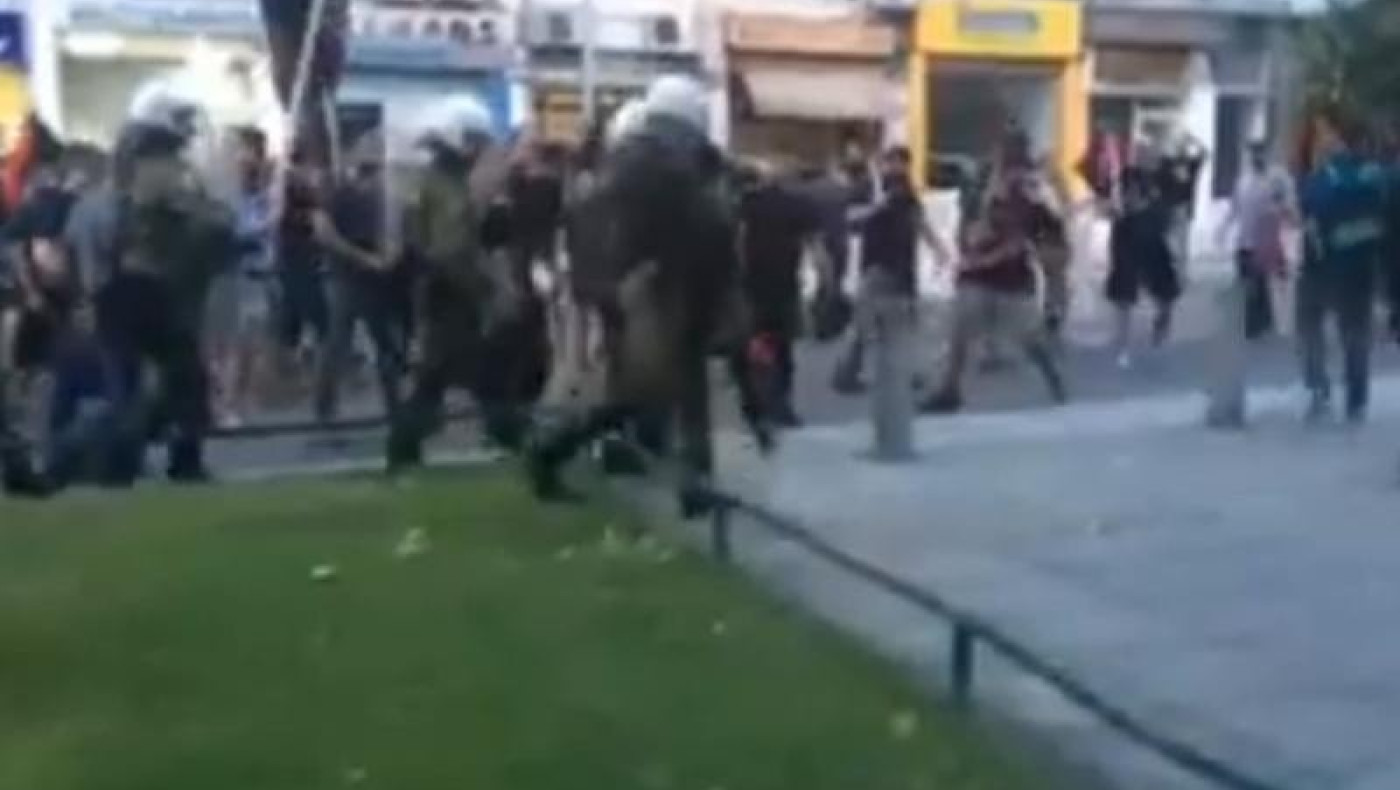 Μικροένταση μεταξύ αντιεξουσιαστών και αστυνομικών (video)