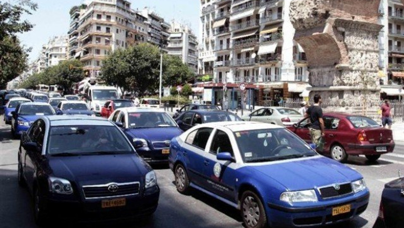Δ. Θεσσαλονίκης: Πρόταση μείωσης 10% στα κόμιστρα των ταξί λόγω ΟΑΣΘ