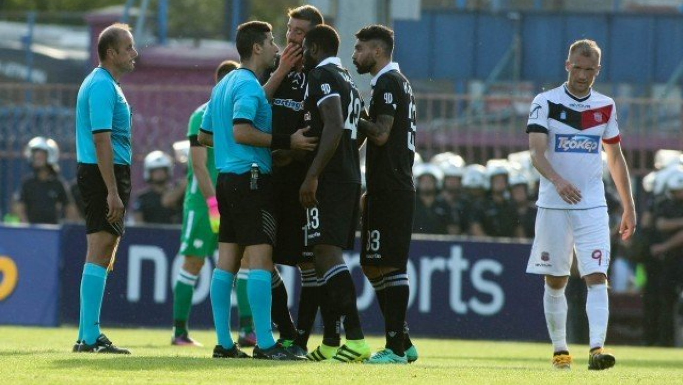 Δεν μπορούν τα παλικάρια. Να φύγουν. Να πάνε αλλού…