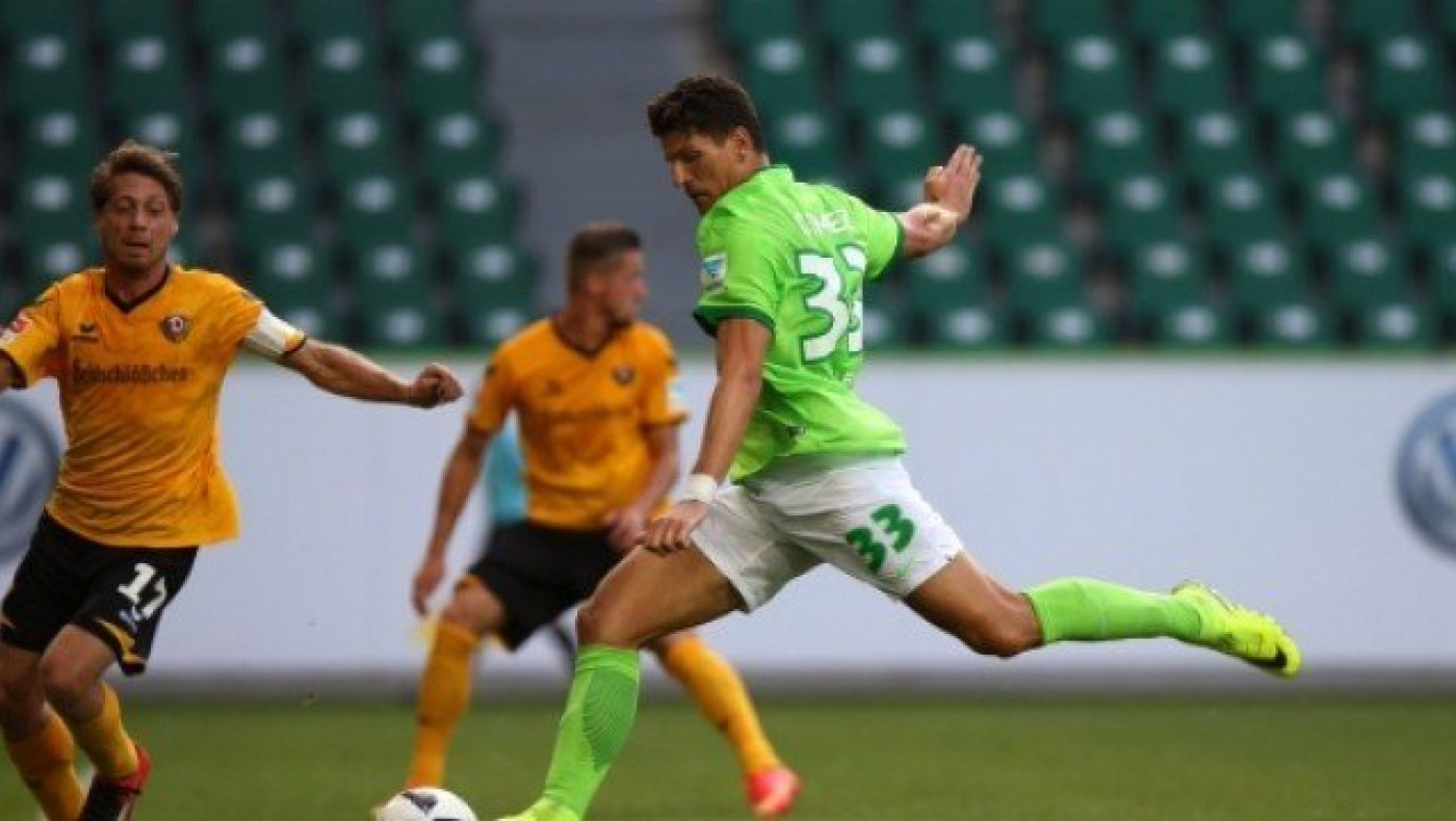 Ο Γκόμεζ            παίρνει            το όπλο    του